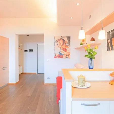 Skyline Apartment *